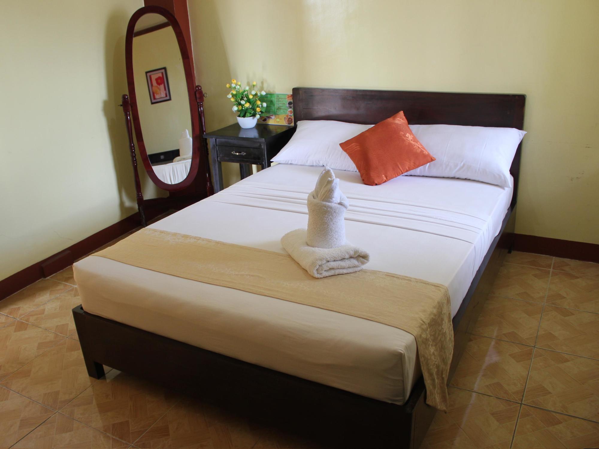 Reddoorz Near Golden Sarok Shrine Hotel Kalibo Exterior photo