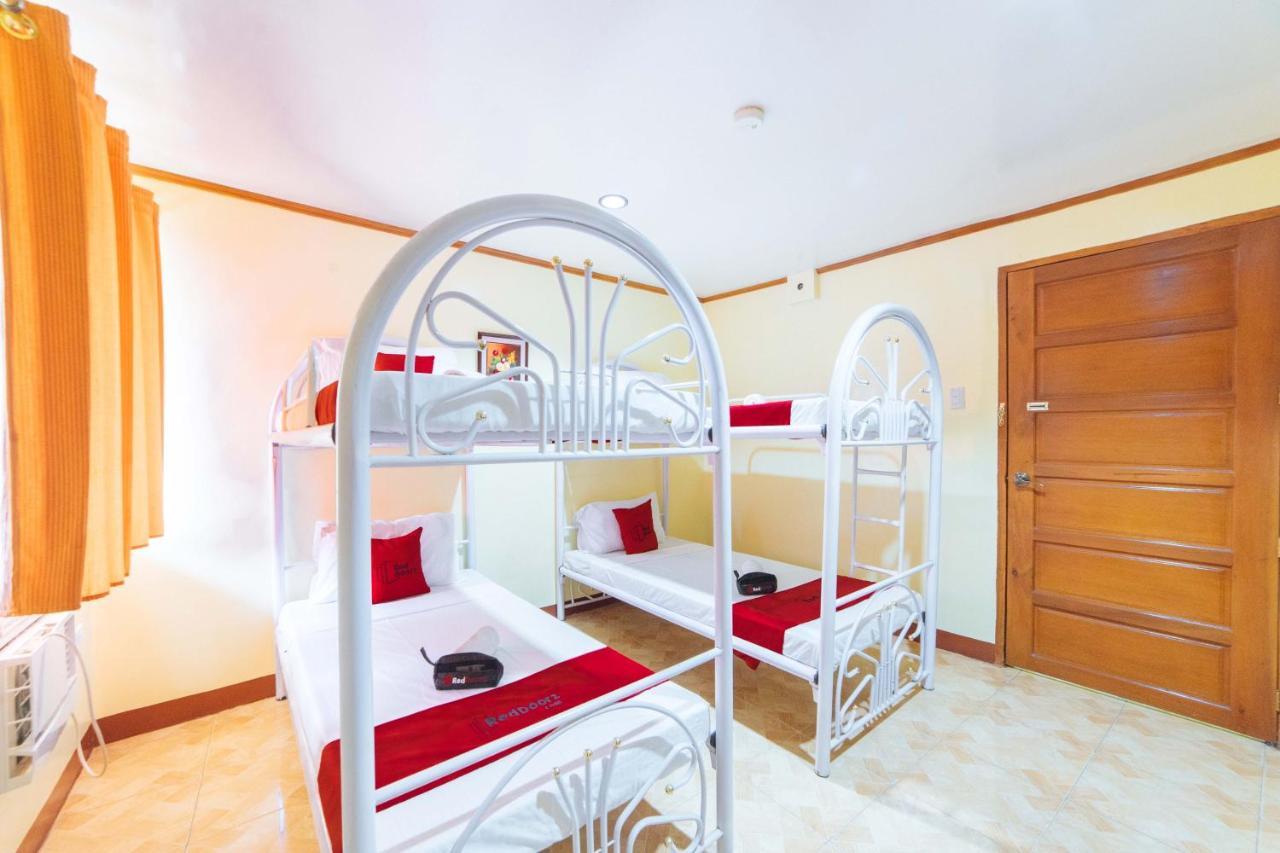 Reddoorz Near Golden Sarok Shrine Hotel Kalibo Exterior photo