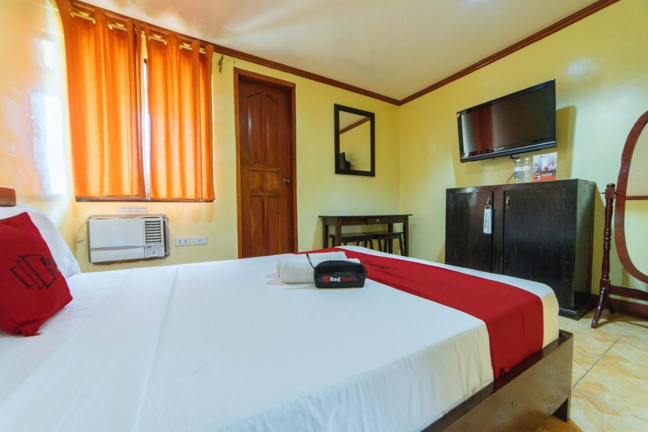 Reddoorz Near Golden Sarok Shrine Hotel Kalibo Exterior photo